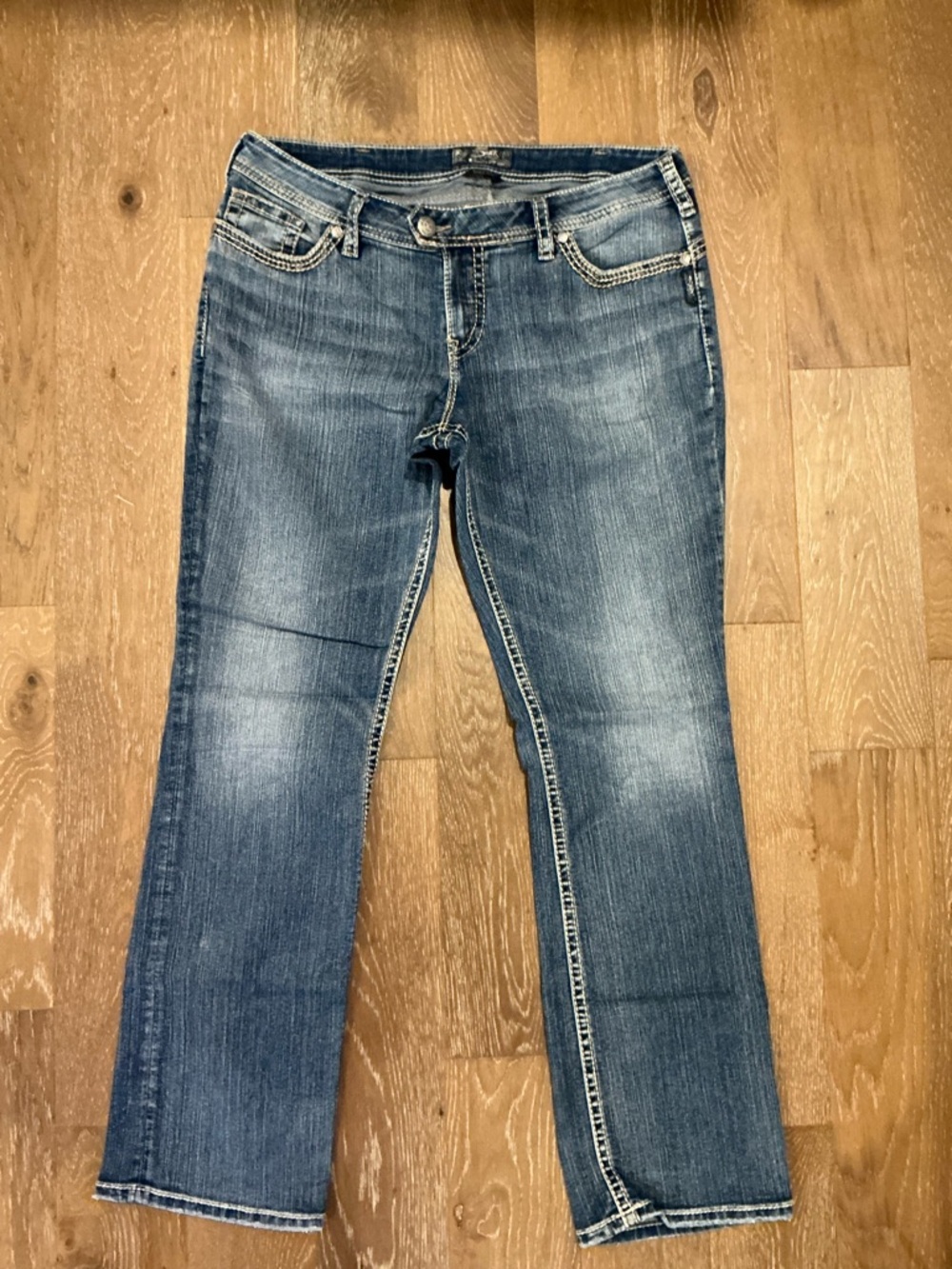 EUC - Women's Silver Jeans Tuesday 16 1/2 Straight-Leg Jeans - Size 16 / 33L